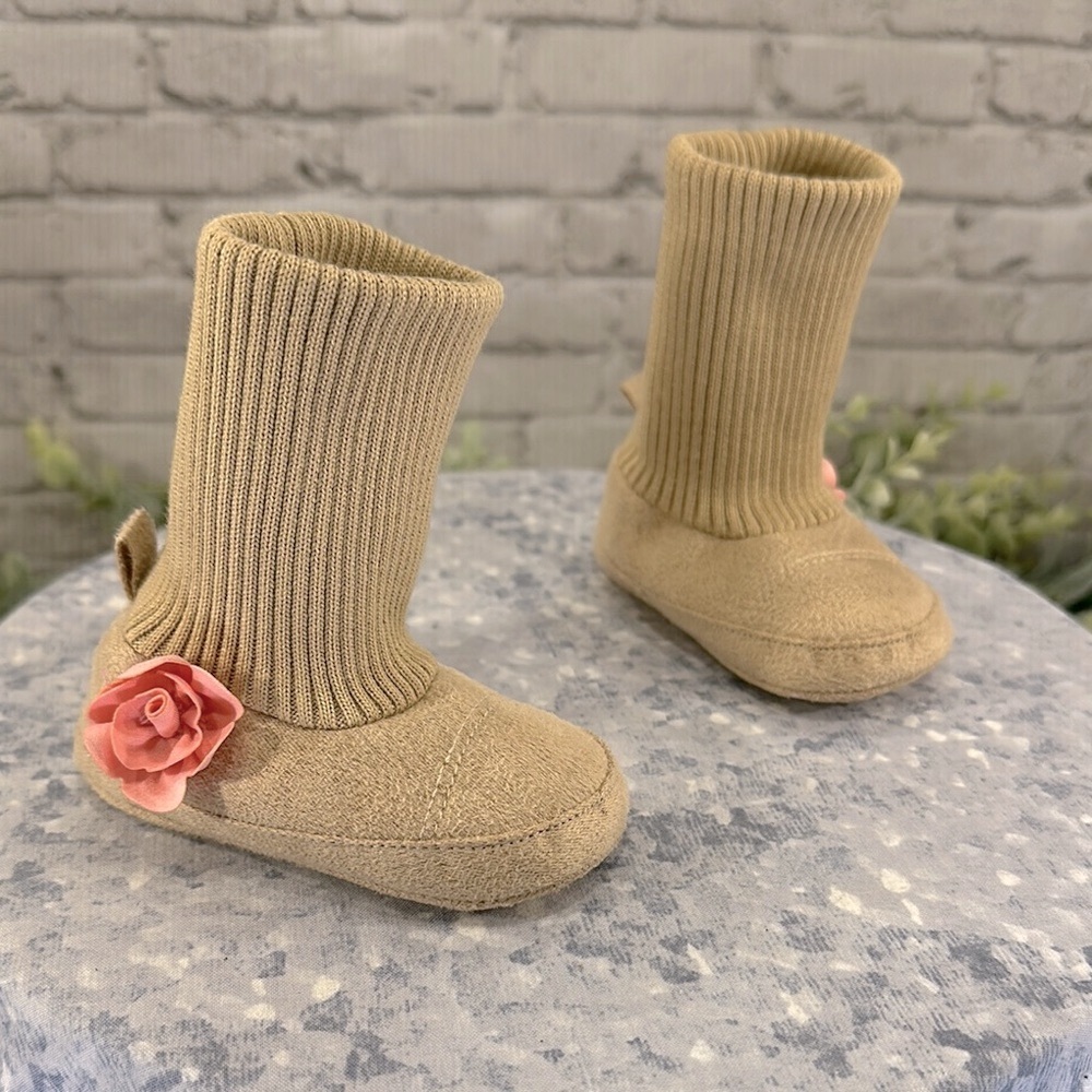 ANGEL - Tan Soft Microfabric Knitted Sock Slipper Booties - Baby Girls 4 💛 NWOT